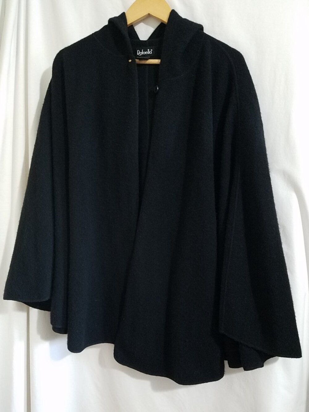 Rafaella 100% LambsWool Cape with Hood 🖤 One Size - Pre-Owned